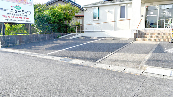 アイリス調剤薬局の駐車場