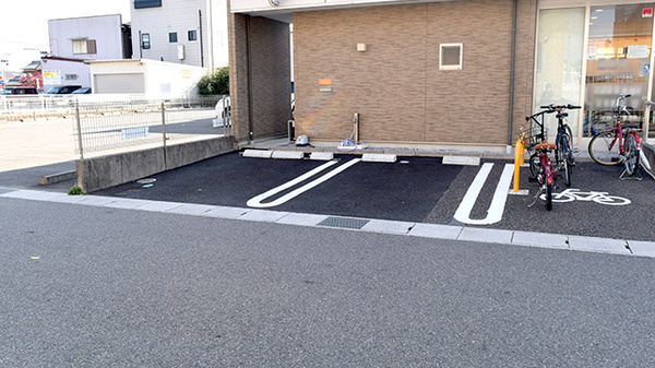 スマイル調剤薬局師勝店の駐車場