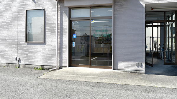 あおい薬局の入口
