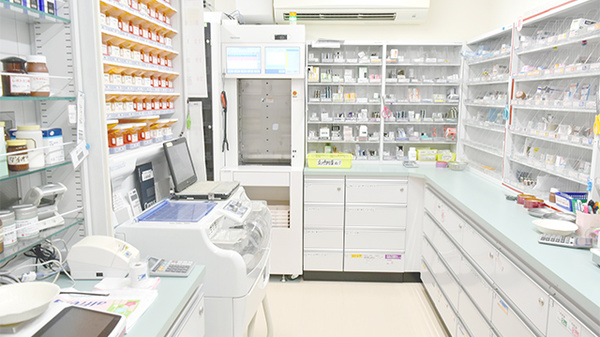 株式会社小林薬局くわな駅西店の調剤室