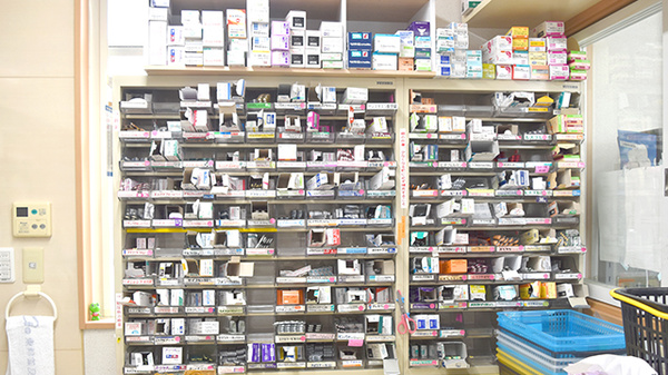 ありよし調剤薬局の薬棚