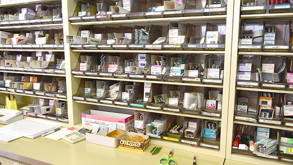 さんあい薬局　蓮花寺店の薬棚