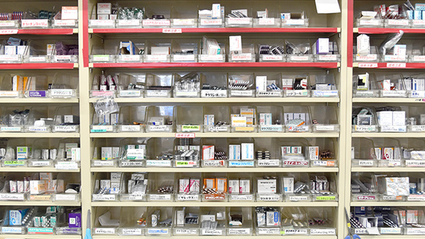 たんぽぽ薬局　四日市中央店の薬棚