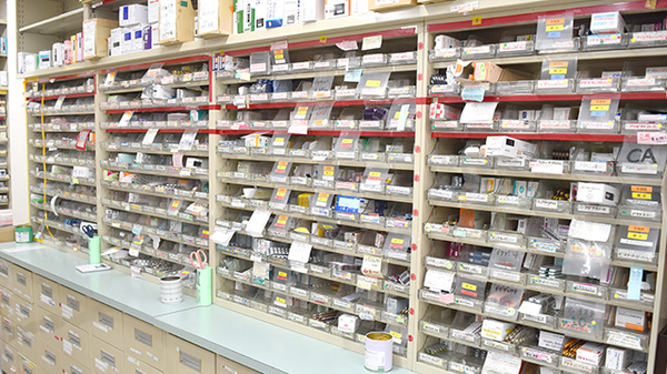 たんぽぽ薬局　羽津店の薬棚