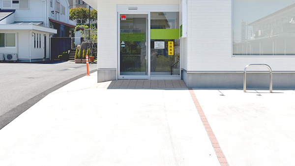 さんあい薬局　桜台店の入口