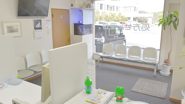 エール調剤薬局加佐登店の待合スペース