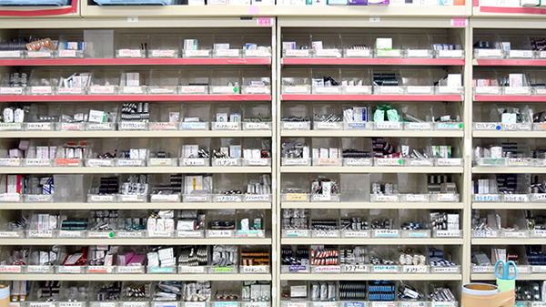 たんぽぽ薬局　丸之内店の薬棚
