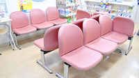 たんぽぽ薬局　榊原店の待合スペース