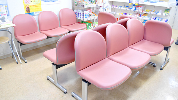 たんぽぽ薬局　榊原店の待合スペース