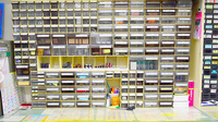 津新町調剤薬局の薬棚