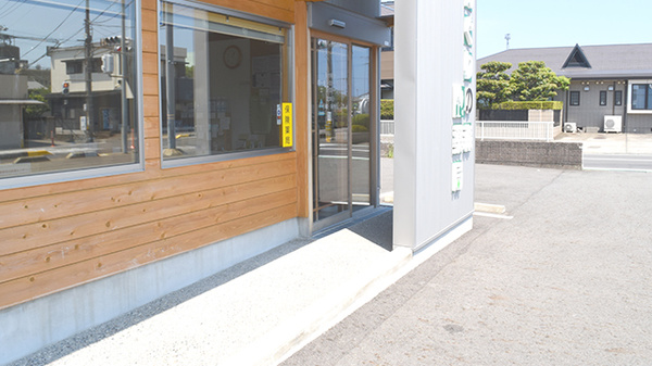 どんぐりの森薬局の入口
