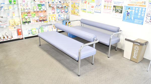 リブラ薬局一里山店の待合スペース