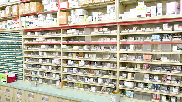 たんぽぽ薬局　大津店の薬棚