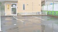 アイガー薬局の駐車場