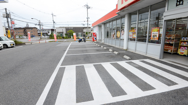 キリン堂薬局　南彦根店の駐車場