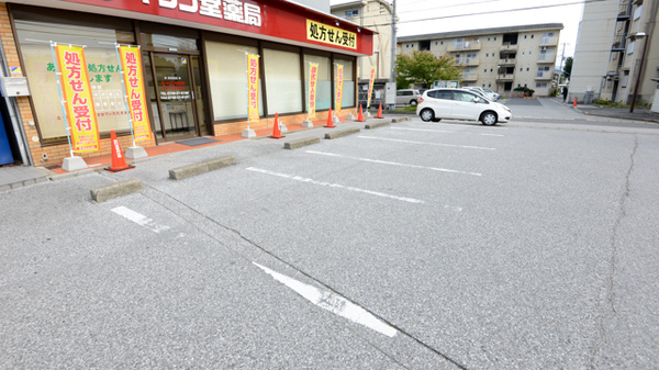 キリン堂薬局　彦根市立病院前店の駐車場