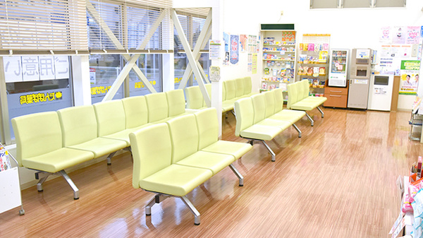 たんぽぽ薬局　長浜店の待合スペース