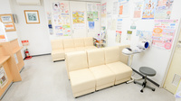 キリン堂薬局　近江八幡店の待合スペース