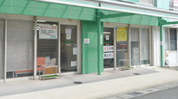 すずらん薬局蒲生店の入口