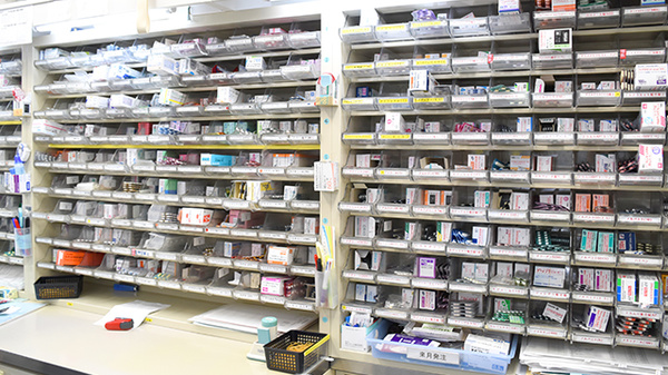 リブラ薬局　草津店の薬棚