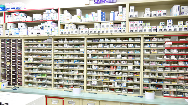 たんぽぽ薬局　高島店の薬棚