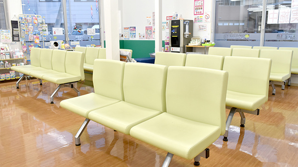 たんぽぽ薬局　新高島店の待合スペース