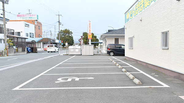 たんぽぽ薬局　新高島店の駐車場