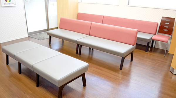 コナン薬局の待合スペース