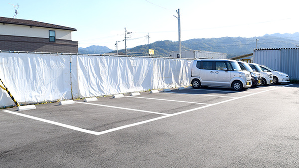 コナン薬局の駐車場