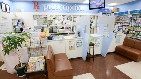 キリン堂薬局　府立医大前店の受付/カウンター
