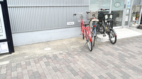 あびら薬局の駐輪場