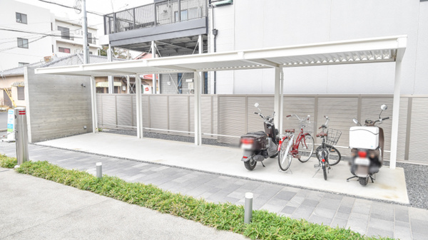 クルミ薬局２号店の駐輪場