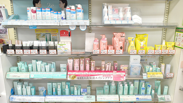 テイコク薬局西院店の化粧品