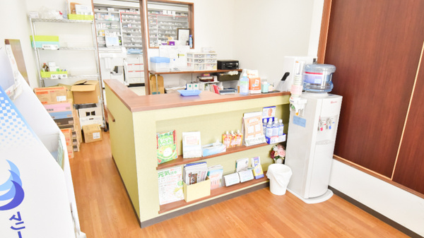 きぬかけ薬局の受付/カウンター