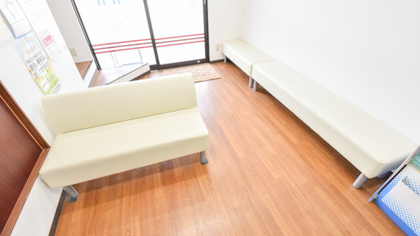 きぬかけ薬局の待合スペース