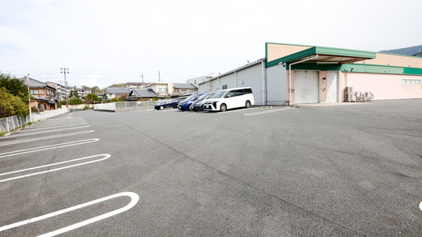 キリン堂薬局　醍醐店の駐車場
