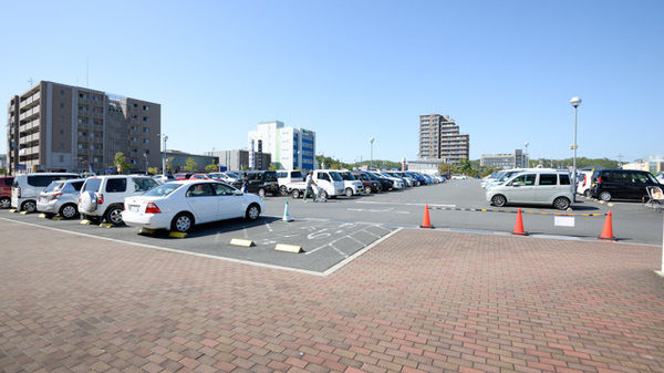 キリン堂薬局　祝園駅店の駐車場