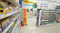 キリン堂薬局　祝園駅店の入口
