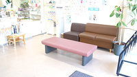 うさぎや薬局桜が丘店の待合スペース