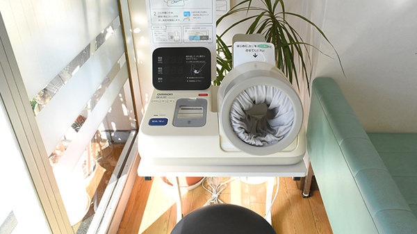 ak薬局男山店の血圧計