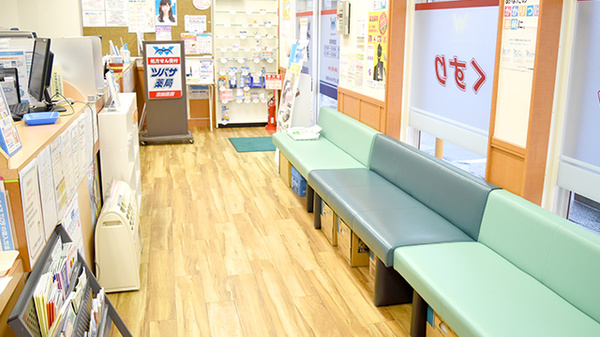 ツバサ薬局　京田辺店の待合スペース