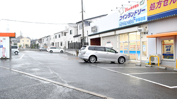 ツバサ薬局　京田辺店の駐車場