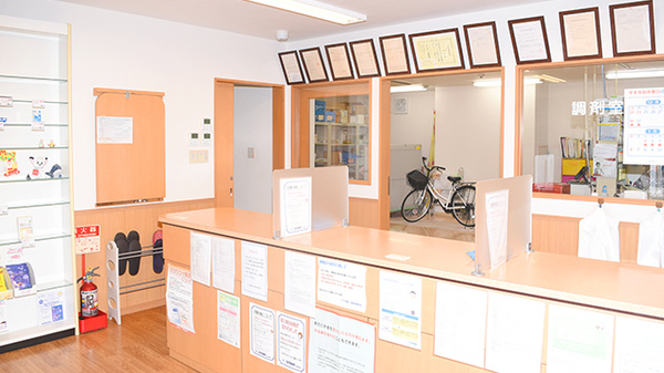 ツバサ薬局　新田辺駅前店の受付/カウンター