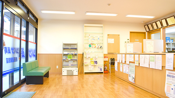 ツバサ薬局　新田辺駅前店の内観