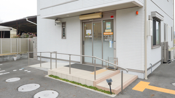 かわた薬局の入口