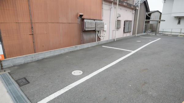 かわた薬局の駐車場