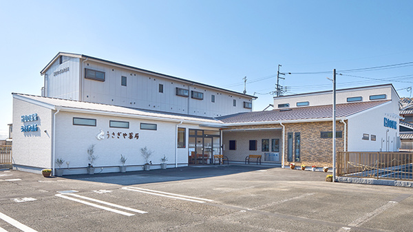 うさぎや薬局加茂店の外観