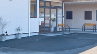 うさぎや薬局加茂店の入口