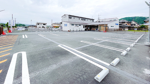 うさぎや薬局加茂店の駐車場