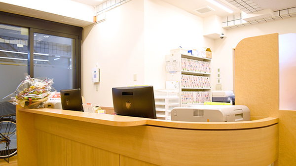 ツバサ薬局　桂駅前店の受付/カウンター